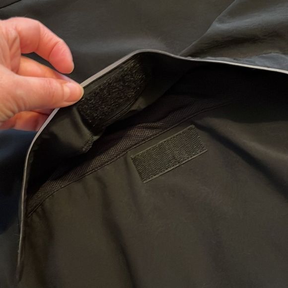 K-SWISS Black Zip-Up Lightweight Vented Reflection Tape Jacket, Size Men’s Large - Picture 11 of 16